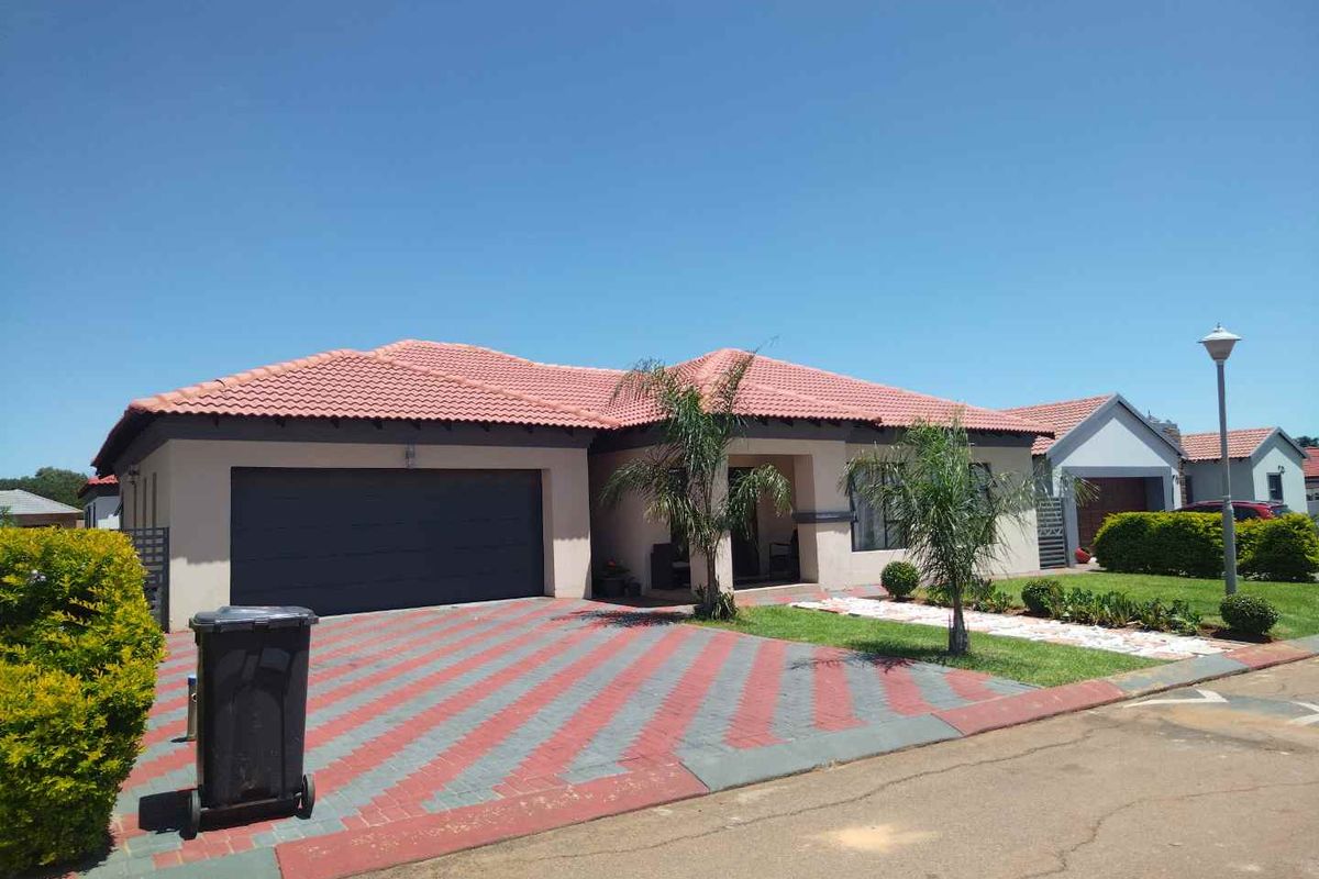 Your dream home awaits - Photo 3