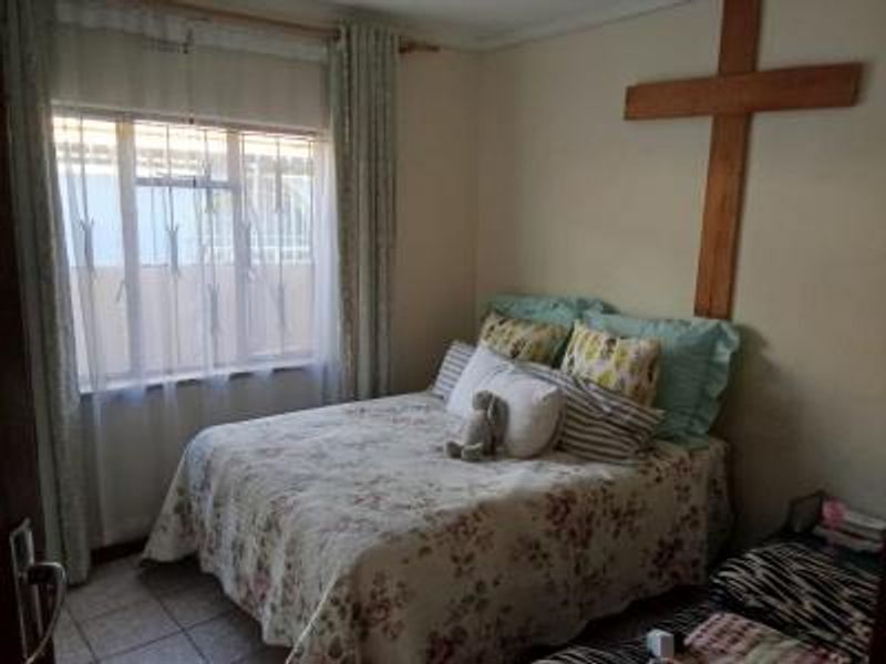 Large Home with 2 Cottages for Sale - Photo 9