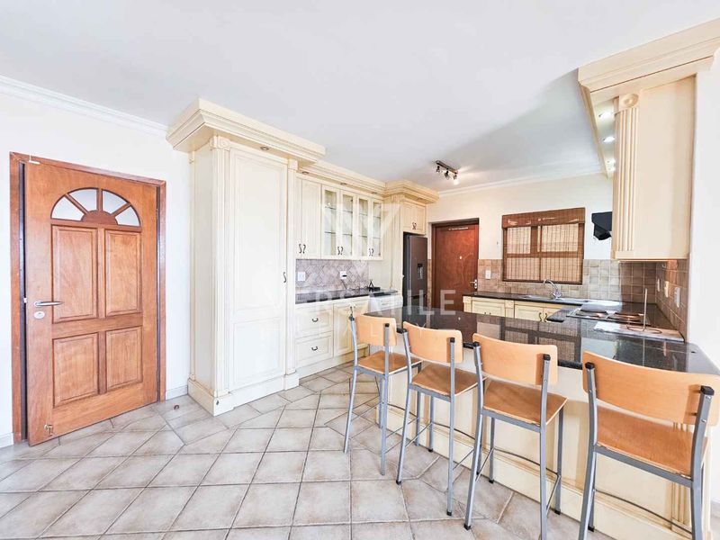 To Let - Beachfront  Flat - Photo 5