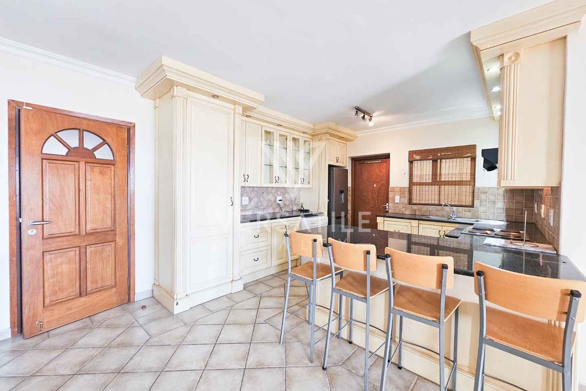 To Let - Beachfront  Flat - Photo 5