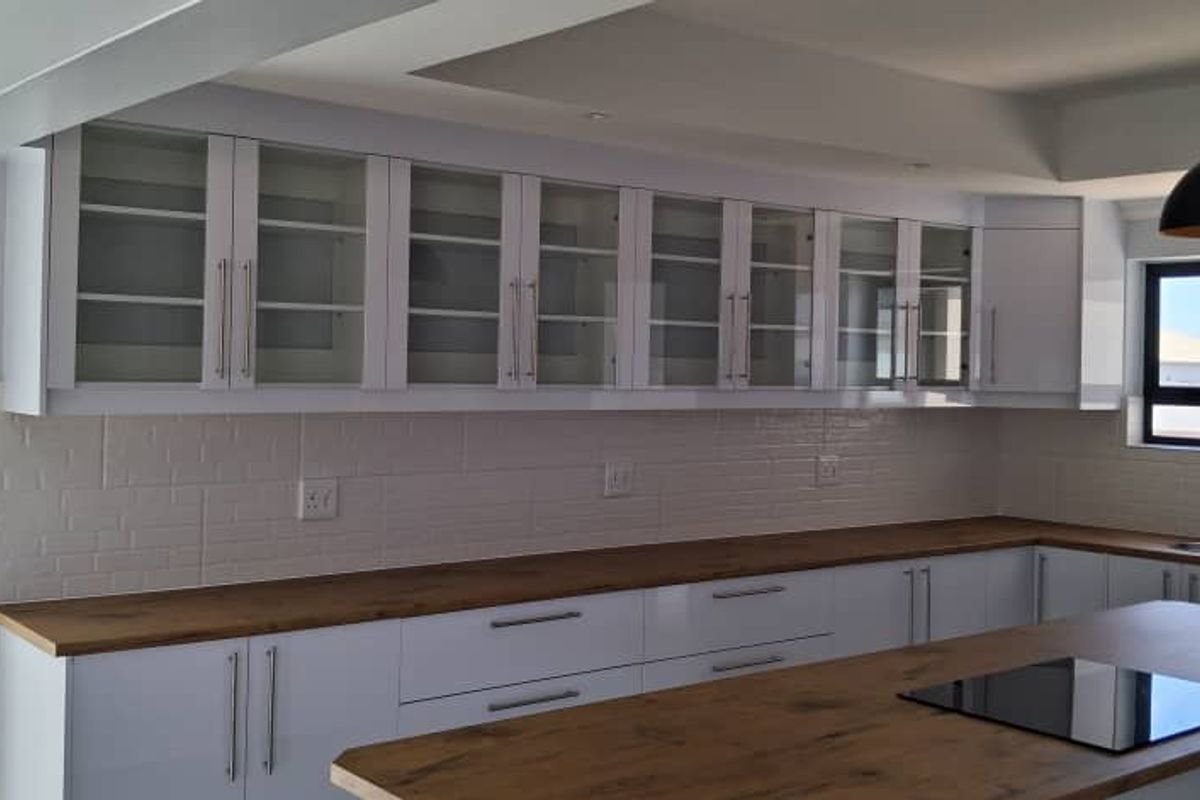 Your Perfect Family Home In Mile 4 - Photo 3