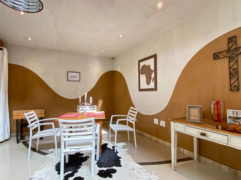 Architectural Masterpiece, 5 Bedrooms, Private Rooftop Garden - Photo 5