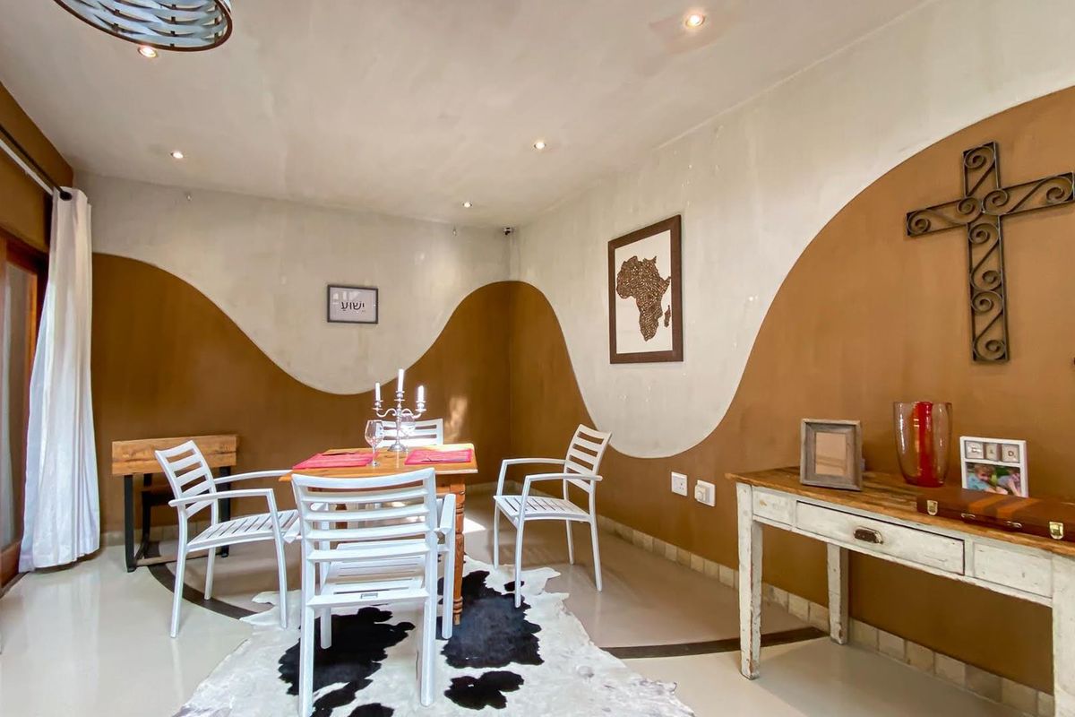 Architectural Masterpiece, 5 Bedrooms, Private Rooftop Garden - Photo 5