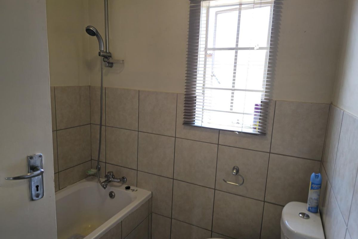 Charming 3-Bedroom Townhouse in The Orchards - Photo 4