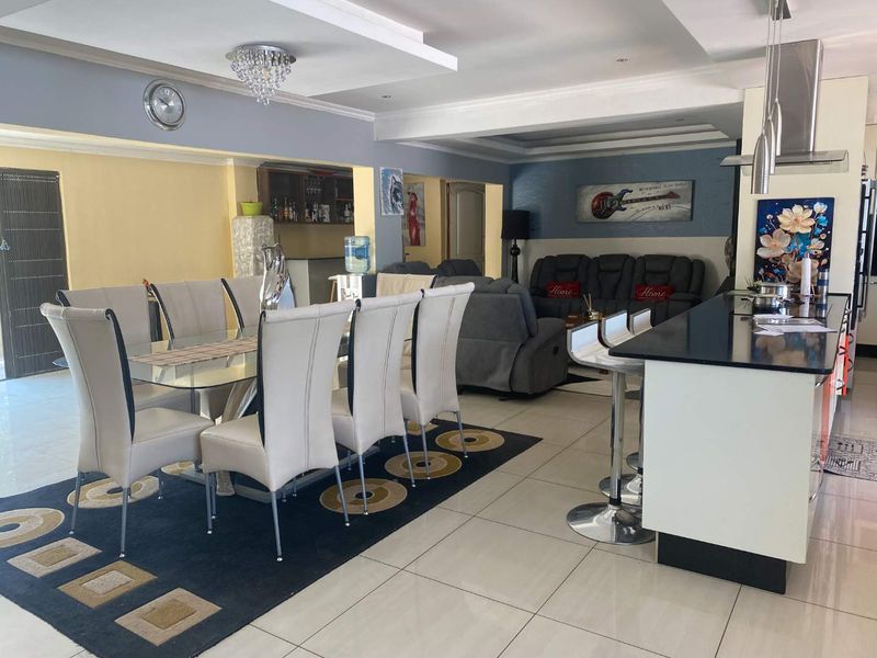 Modern Family Home in Mulbarton - Photo 2