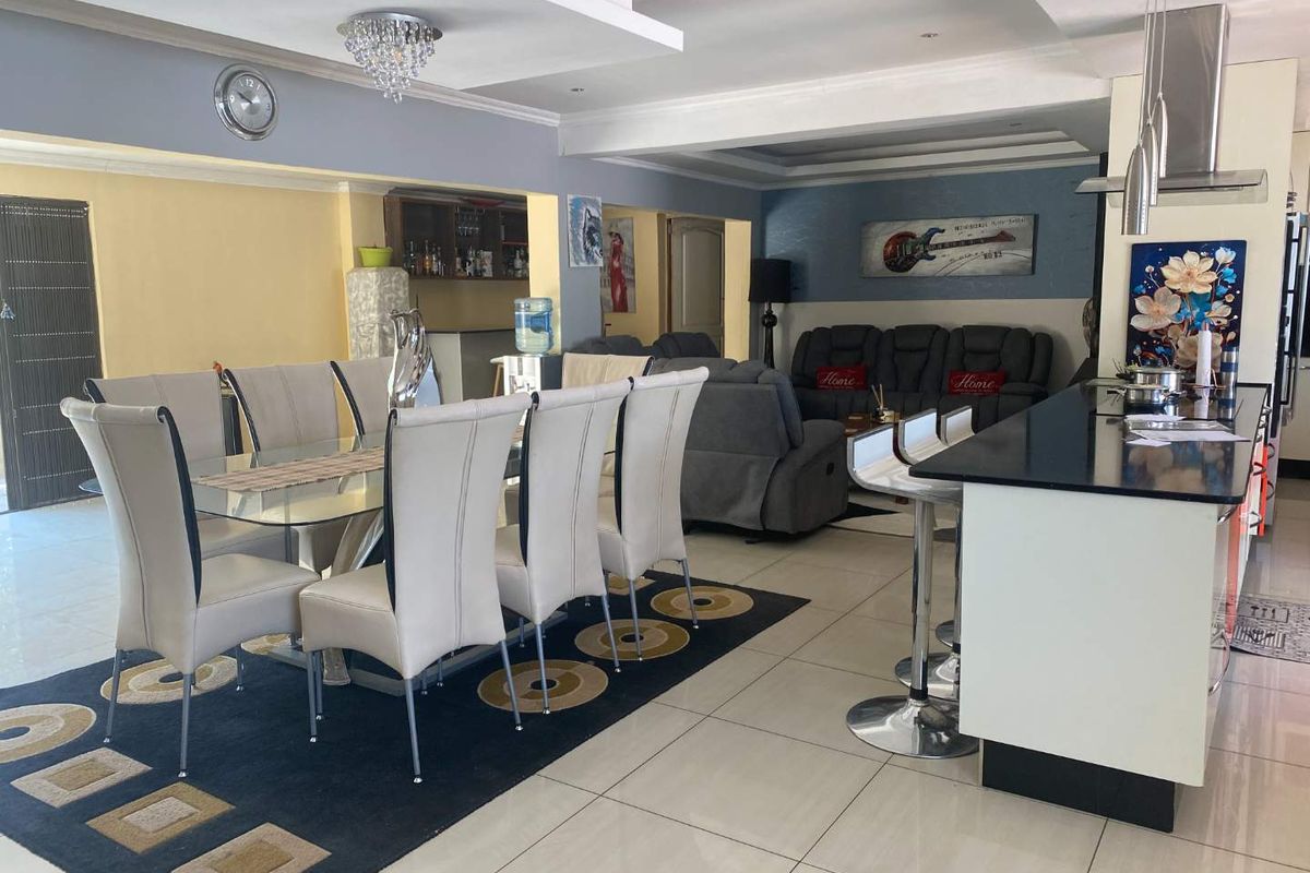 Modern Family Home in Mulbarton - Photo 2