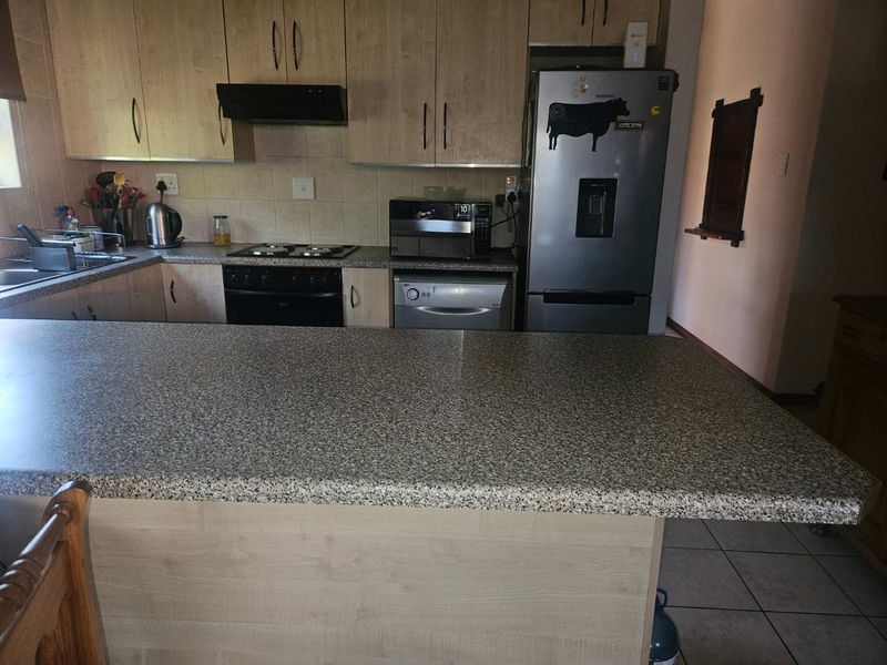 Modern Townhouse for sale in Rhodesdene - Photo 6