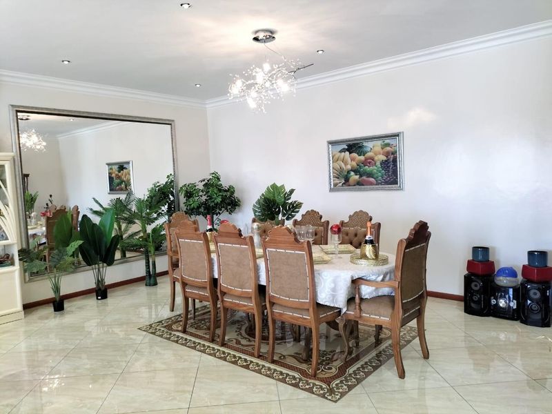 **Charming Family Home with Income Potential: Ideal for B&B or School** - Photo 2