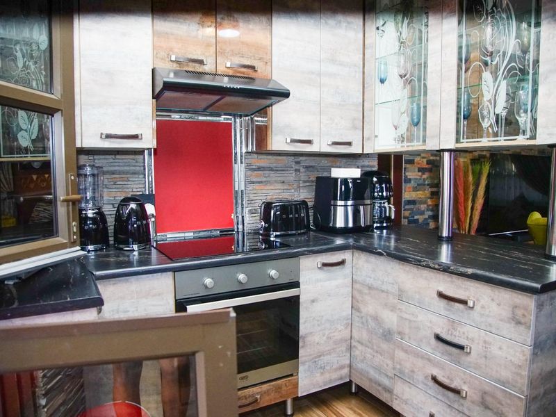 STUNNING HOUSE IN A SECURE ESTATE & PET FRIENDLY! - Photo 7