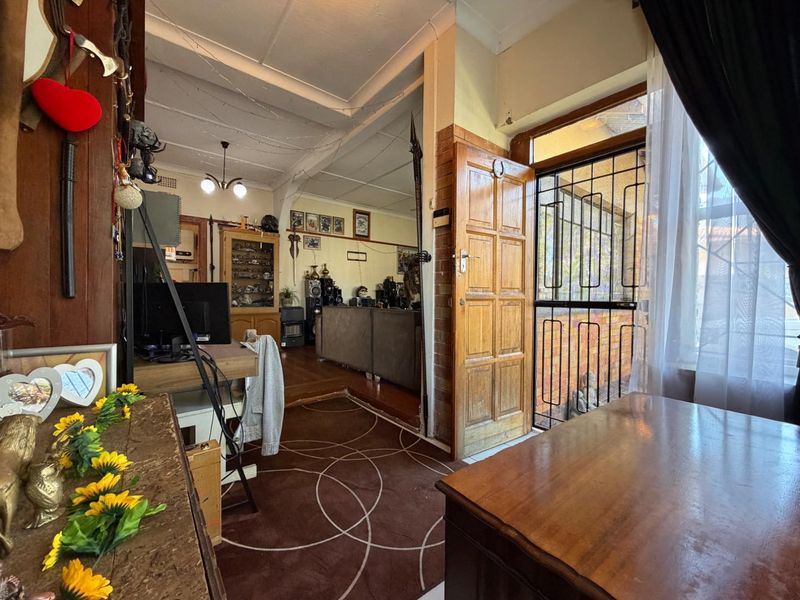 Charming Property with Income-Generating Potential in Regents Park, Johannesburg South - Photo 3
