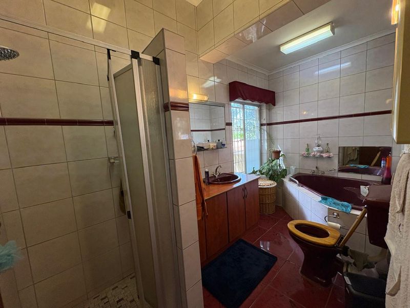 Large Plot - 3 Bedroom House - Plus Flat - Space - Garden & Pool - Photo 9