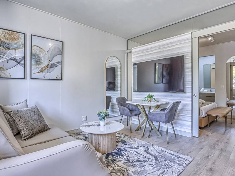 STUPENDOUS FULLY FURNISHED 1 BED APARTMENT IN NEW COMPLEX IN ROSEBANK - Photo 5