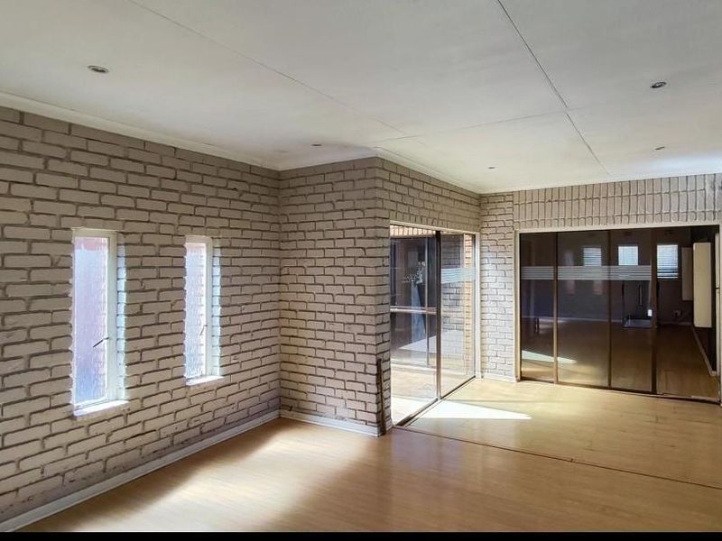Large family home - Photo 5