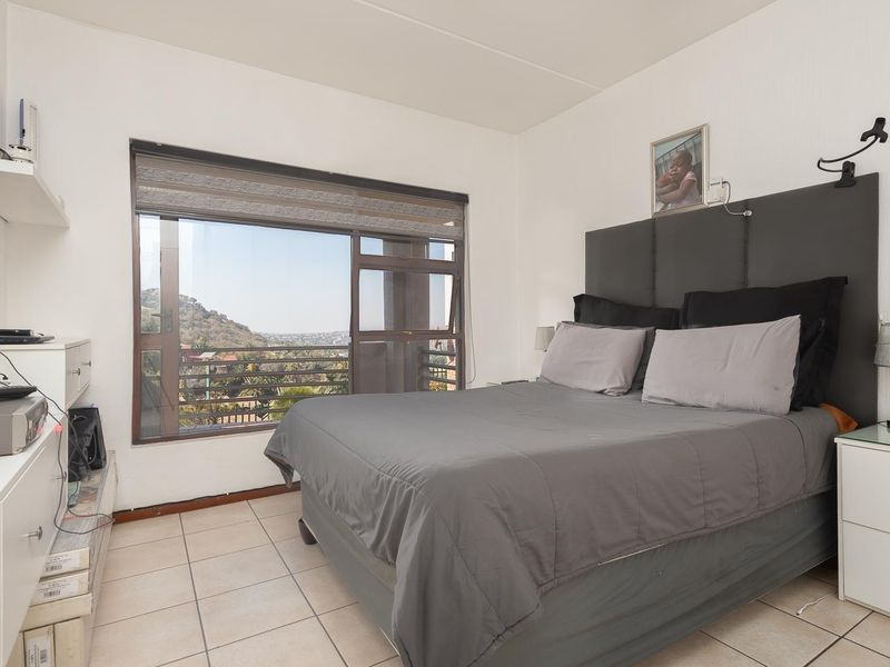 Modern Living with Golf Course Views - Photo 8