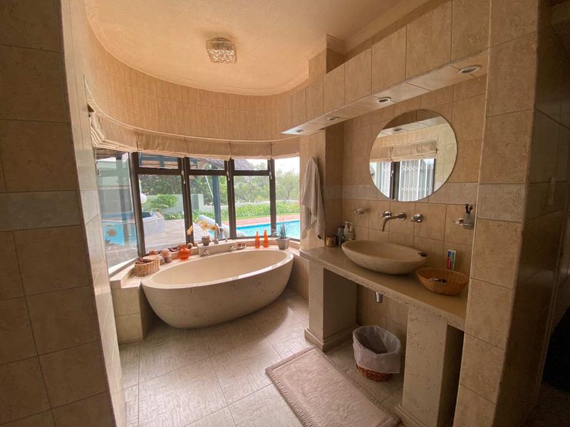 4 Bedroom house with flat and much more - Photo 10