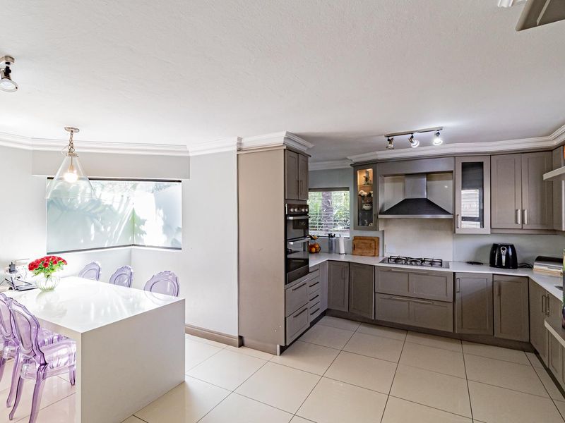 5 Bedroom House to Rent in Dainfern Golf Estate - Photo 5