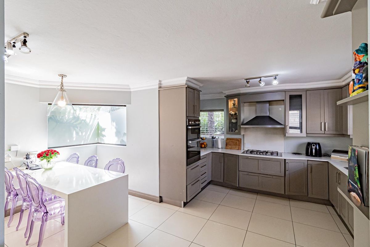 5 Bedroom House to Rent in Dainfern Golf Estate - Photo 5