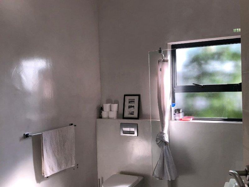 Home with a Separate flat for Rental in Palm Lakes Estate - Photo 10