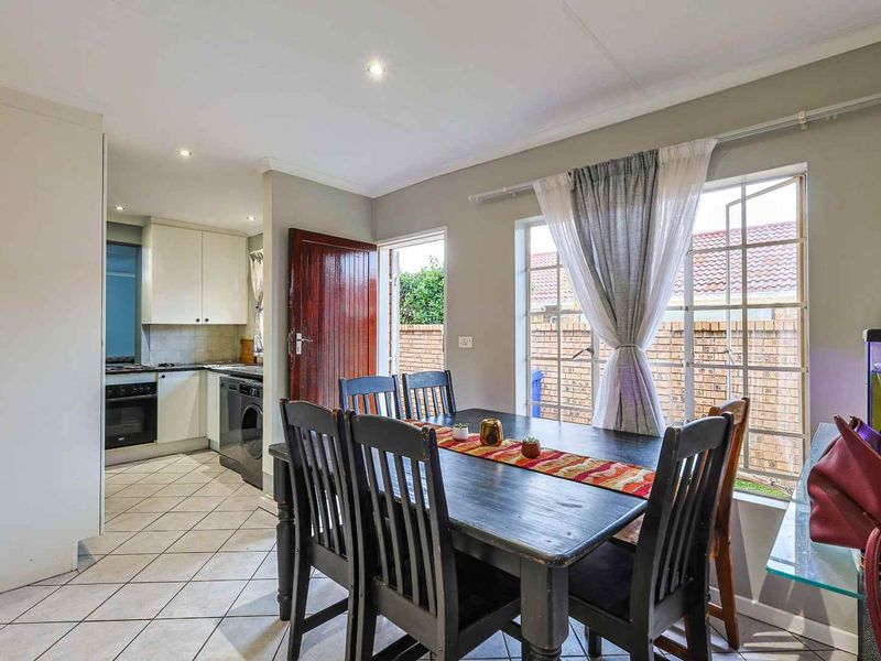 Spacious & Perfectly Positioned - A Peaceful Retreat in a Well-Maintained Complex - Photo 4