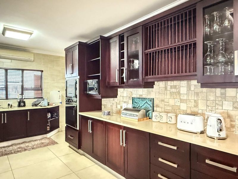 4-Bedroom Waterfront Home with Direct Access to the Golf Course - Photo 9