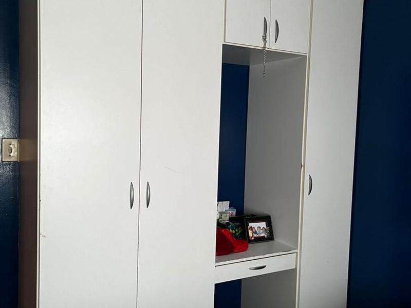 Perfect Family Home: 3 Beds, Indoor Braai & Bachelor Flat! - Photo 5