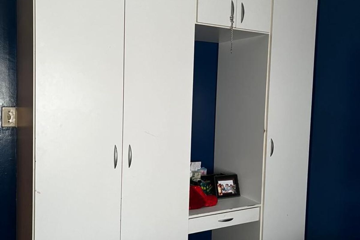 Perfect Family Home: 3 Beds, Indoor Braai & Bachelor Flat! - Photo 5