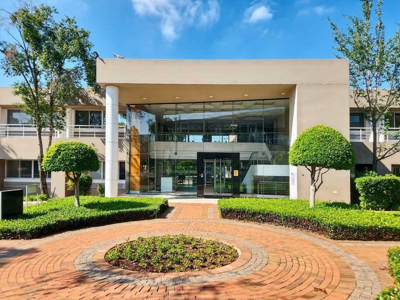 Private office space for 1 person in Regus Woodmead Country Club Estate - Photo 2