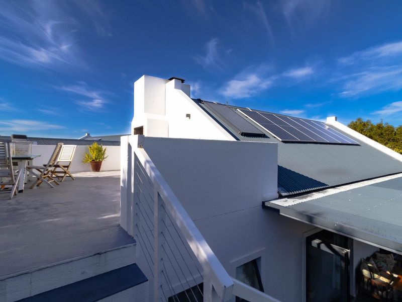 Space, Style & Sweeping Views! - Photo 10