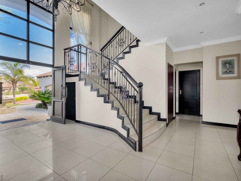 FOR THE LARGER FAMILY – HOME WITH LARGE FLAT - Photo 3