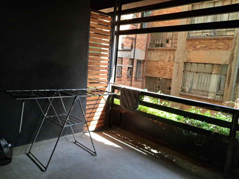 Large Bachelor Apartment FOR SALE in Maboneng - Photo 10
