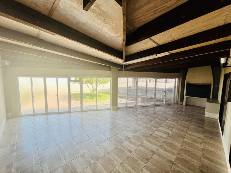 SECURE FAMILY RESIDENCE ON PRIVATE 3.04HA - Photo 5