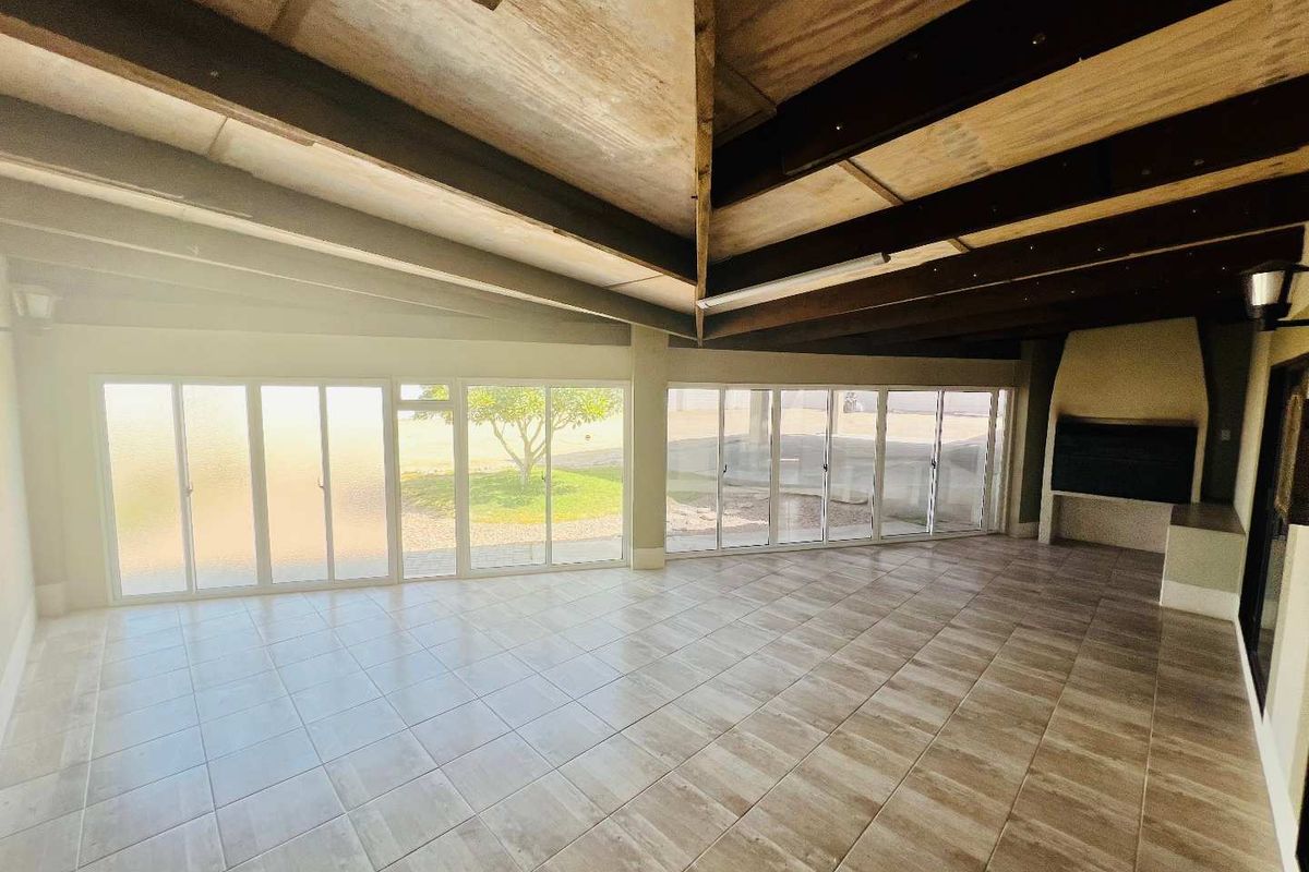 SECURE FAMILY RESIDENCE ON PRIVATE 3.04HA - Photo 5