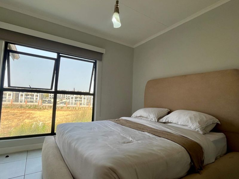 Immaculate 1 Bedroom modern apartment for sale in Waterfall - Photo 8