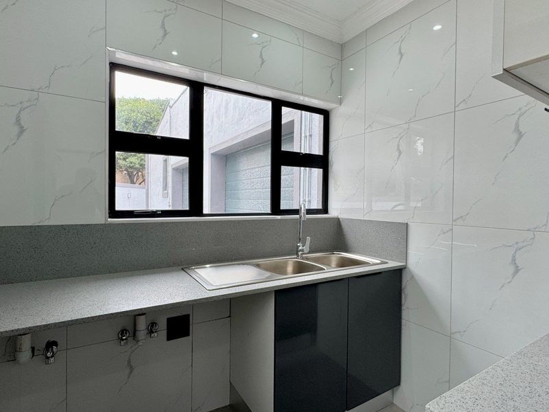 NEWLY RENOVATED 4 BEDROOM FAMILY HOME - Photo 10