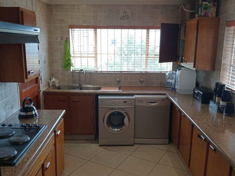 3 Bedroom House for Sale in Winchester Hills Ext 3 Johannesburg - Photo 9