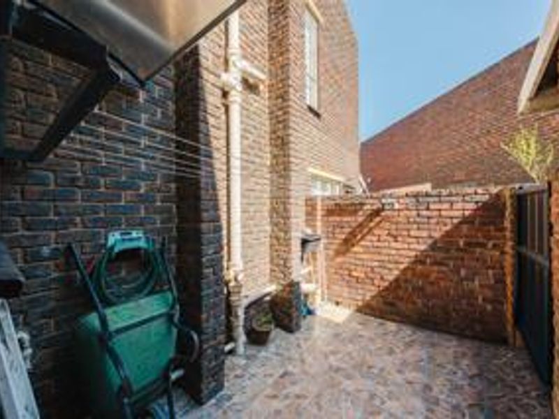 3 Bedroom Duplex Townhouse in Brackenhurst - Photo 9