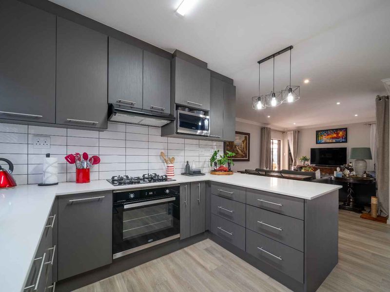 Family Lifestyle & Value Appeal (Rynfield, Benoni) - NO TRANSFER DUTY! - Photo 4