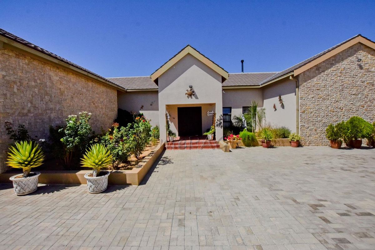 Omaruru Wildlife Estate, Omaruru:  Lifestyle plot with LUXURIOUS MANSION is for sale - Photo 5