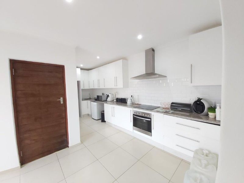 Hendra - Modern Family Home in a Peaceful Cul-De-Sac - Photo 2