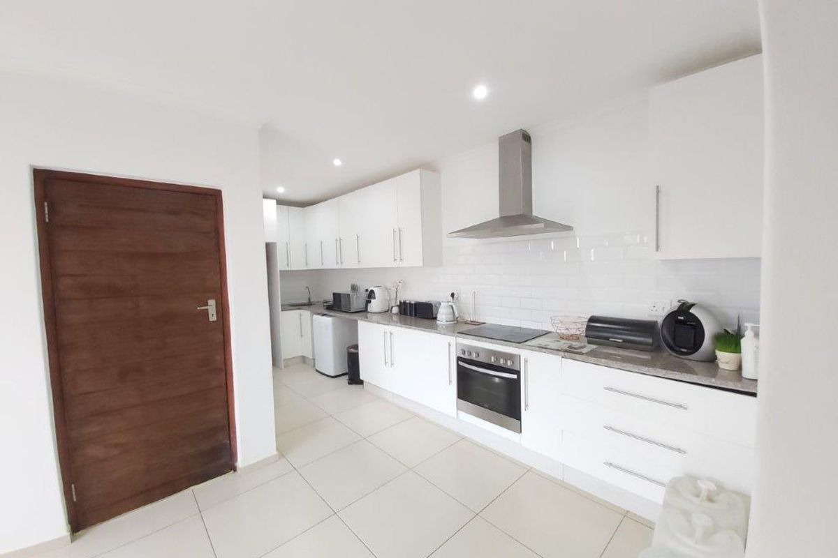 Hendra - Modern Family Home in a Peaceful Cul-De-Sac - Photo 2