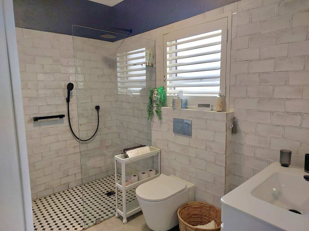 Main bathroom