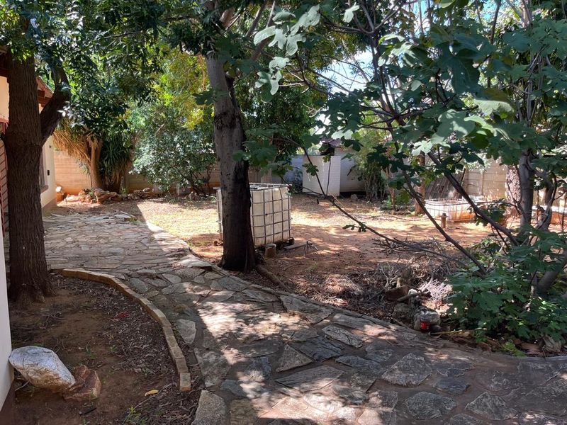 🏡 FOR SALE | 4-BED HOME + FLAT | ERF 1153m2, TSUMEB EXT 1 | N$1,350,000 COST EXCLUSIVE❗️ - Photo 6