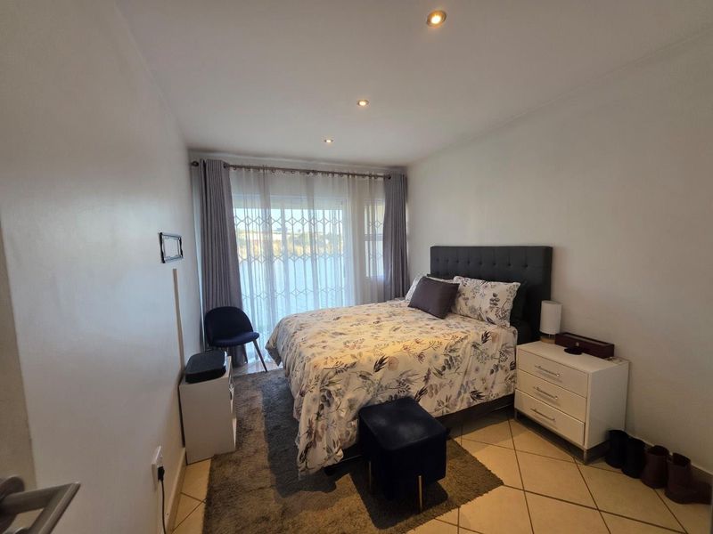 Rare Find – Ground Floor Apartment with Direct Lake Access Waterclub, Leisure Bay Estate - Photo 9