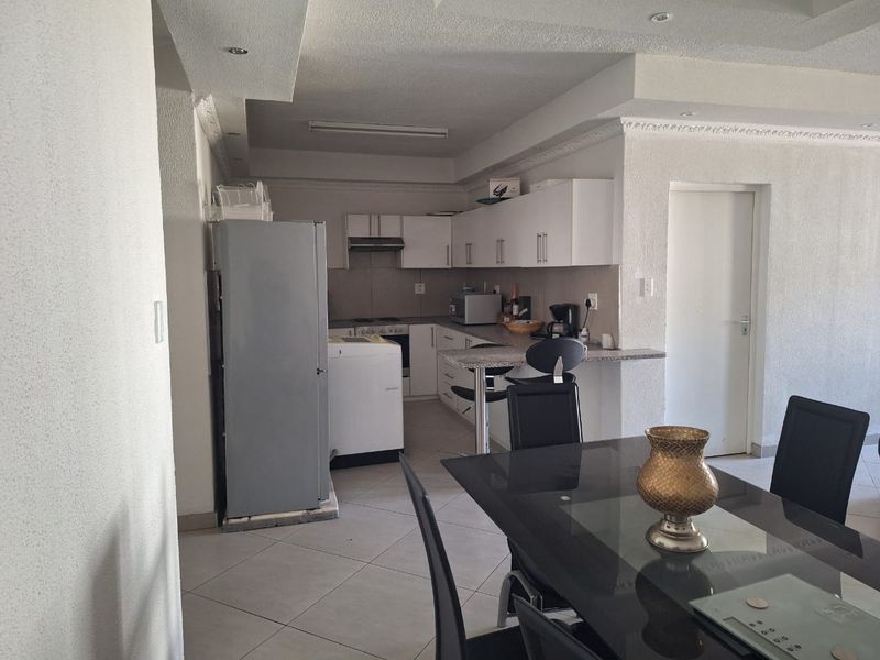 Very spacious TOWNHOUSE - Photo 5