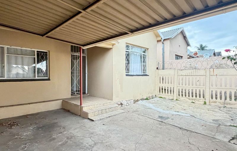Dual Living Dream: Two Homes, Endless Possibilities!