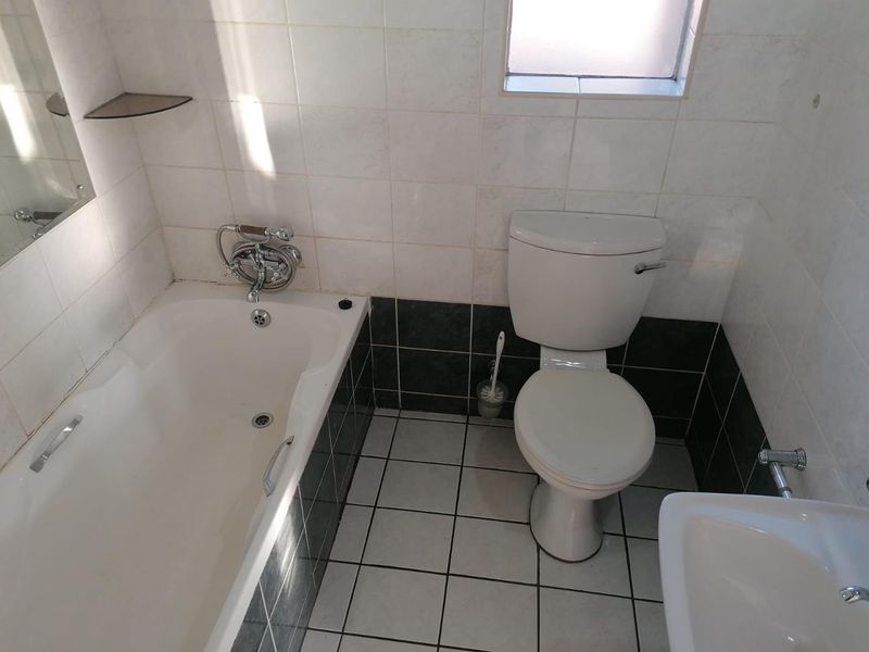 2 Bedroom Townhouse in New Redruth - Photo 10