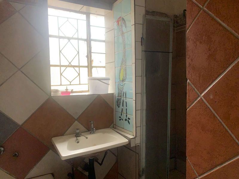 Rosettenville Haven: Comfortable Living with Income Potential - Photo 4