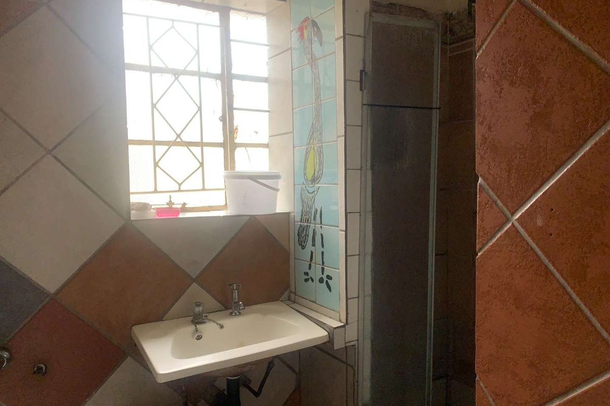 Rosettenville Haven: Comfortable Living with Income Potential - Photo 4