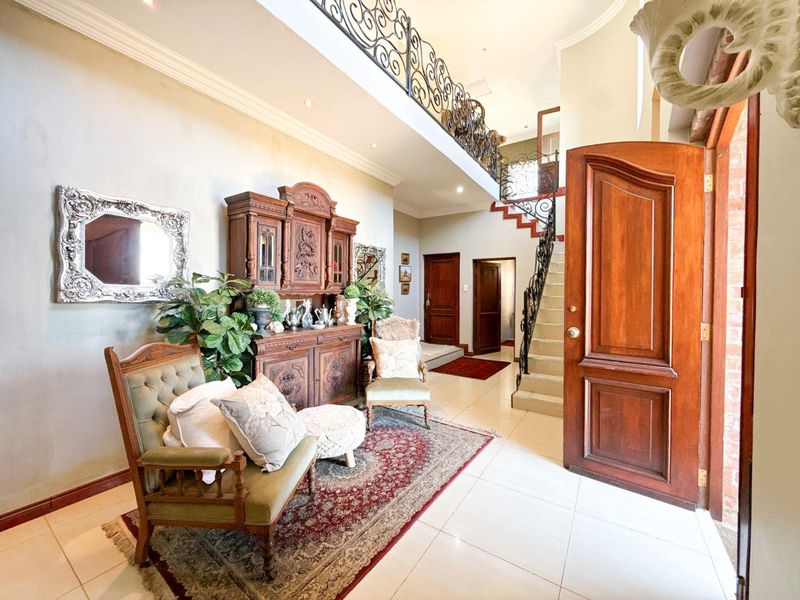 Stunning 5-Bedroom Family Home with Panoramic Views | Triple Garage | Solar | Waterkloof Golf Estate - Photo 5