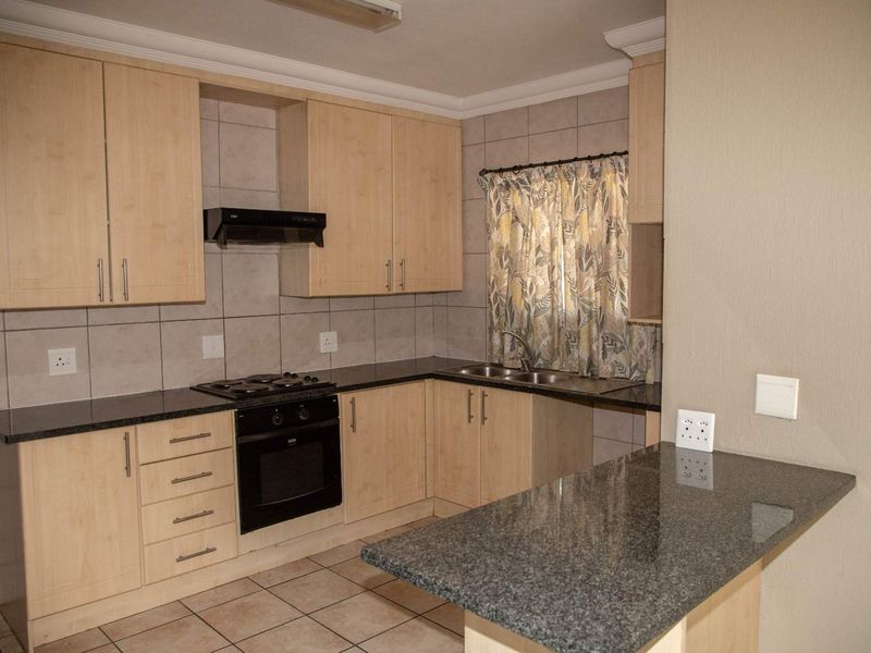 Exceptional Duplex 3 Bedroom Townhouse for Sale - Comfort-  Stylish - Photo 5